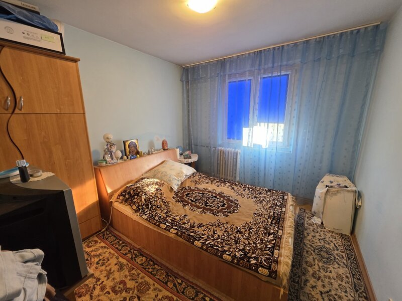 Trapezului, pe B-ul 1 Decembrie 1918, 15 minute metrou, Auchan, bloc 1980,