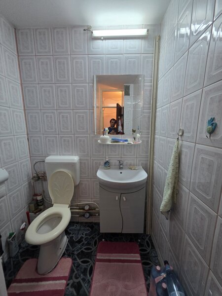 Trapezului, pe B-ul 1 Decembrie 1918, 15 minute metrou, Auchan, bloc 1980,