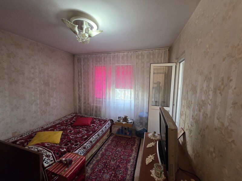 Trapezului, pe B-ul 1 Decembrie 1918, 15 minute metrou, Auchan, bloc 1980,