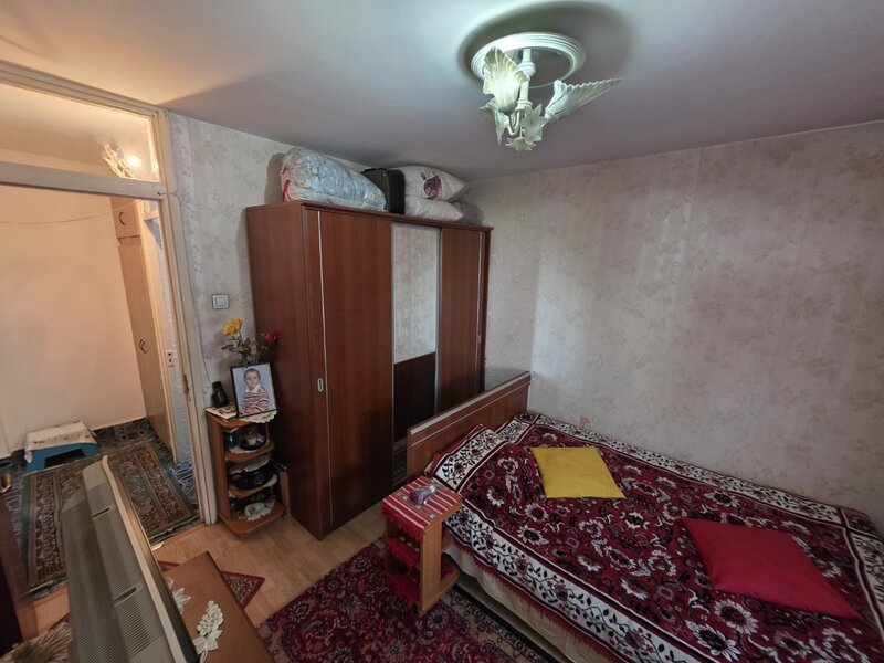 Trapezului, pe B-ul 1 Decembrie 1918, 15 minute metrou, Auchan, bloc 1980,