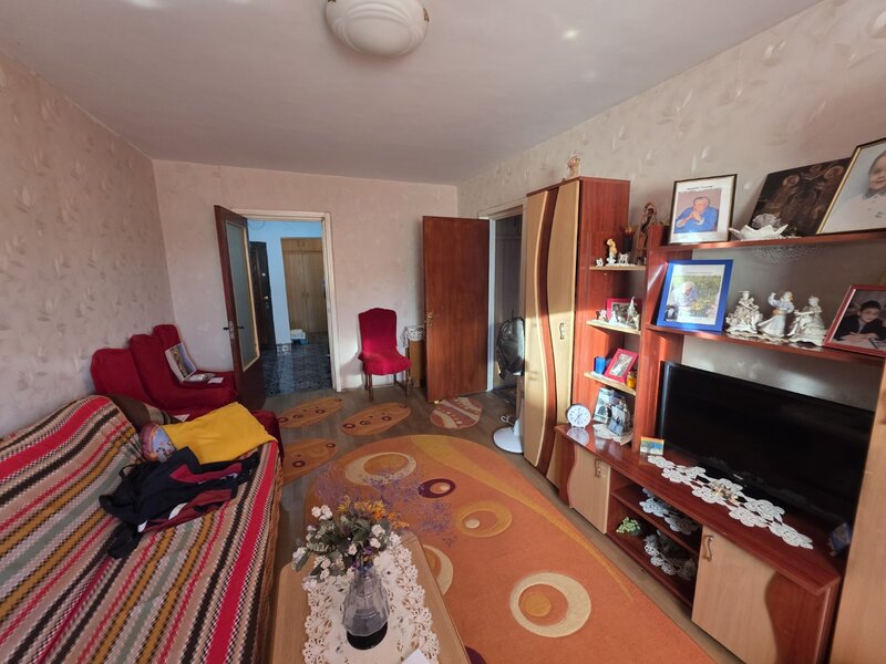 Trapezului, pe B-ul 1 Decembrie 1918, 15 minute metrou, Auchan, bloc 1980,