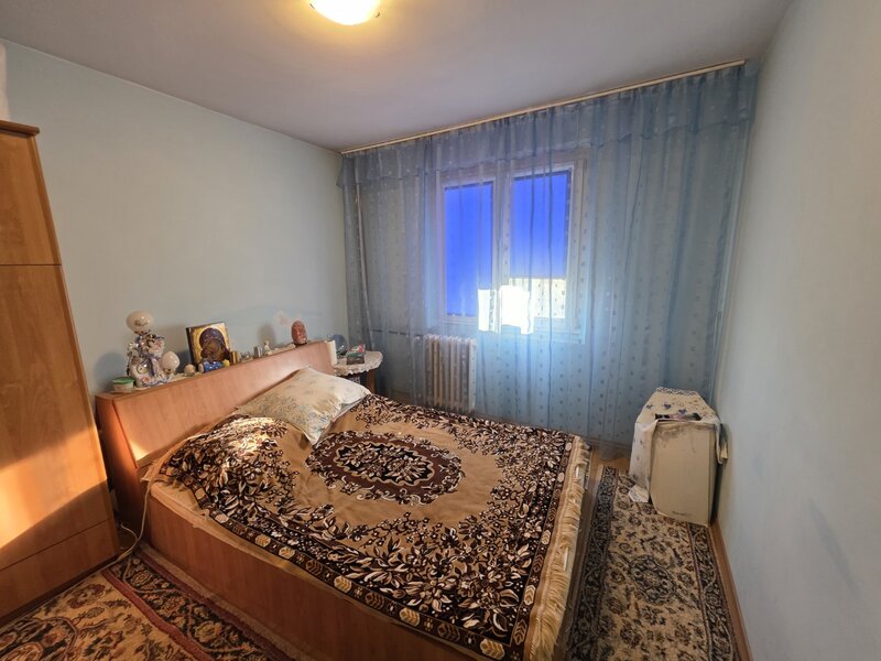 Trapezului, pe B-ul 1 Decembrie 1918, 15 minute metrou, Auchan, bloc 1980,