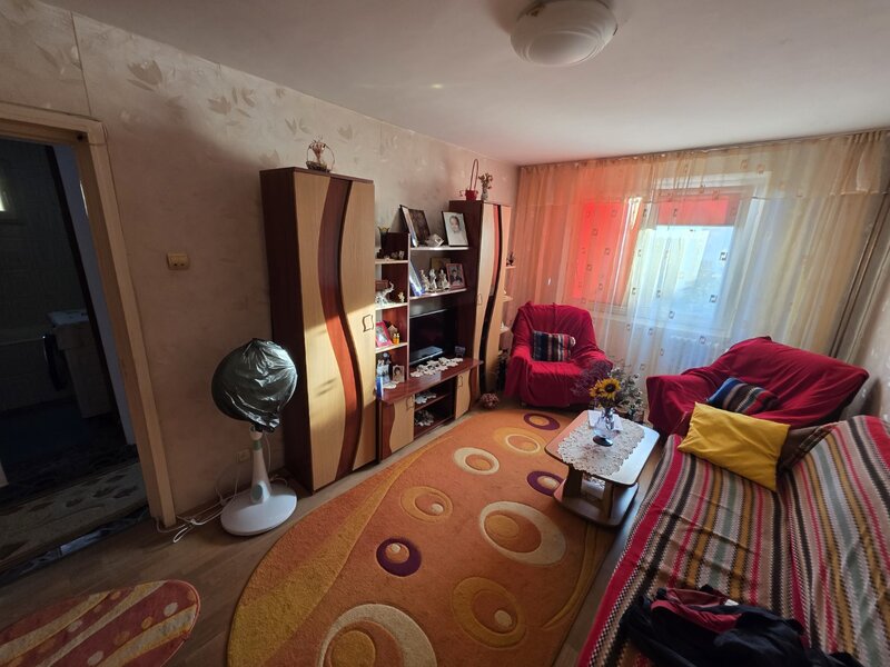 Trapezului, pe B-ul 1 Decembrie 1918, 15 minute metrou, Auchan, bloc 1980,