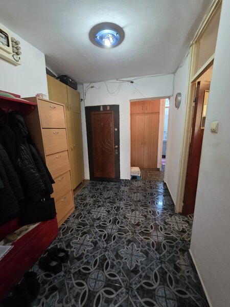 Trapezului, pe B-ul 1 Decembrie 1918, 15 minute metrou, Auchan, bloc 1980,